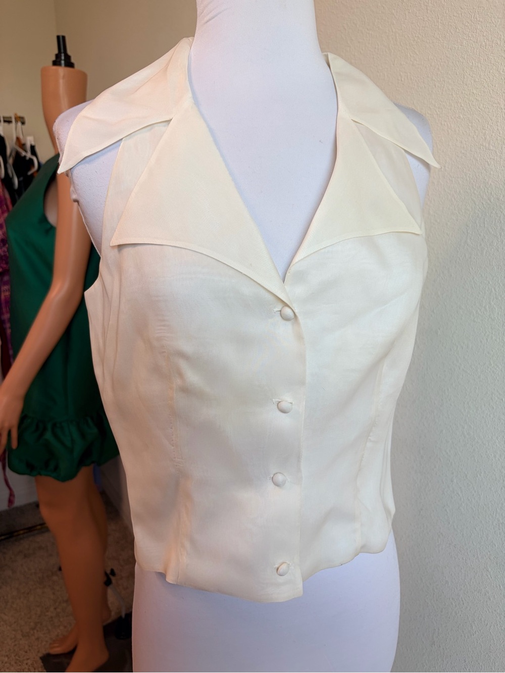 Vintage VIE by Victoria Royal 100% Silk Ivory Button Vest Top Size 4